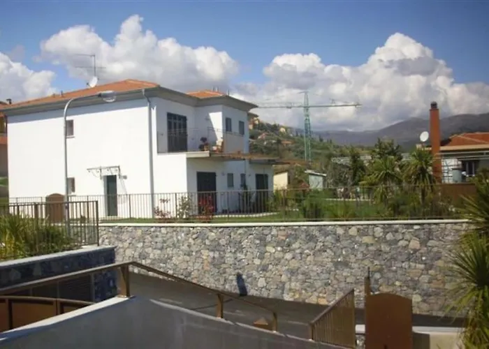 Di Diana Nyaraló Diano Castello